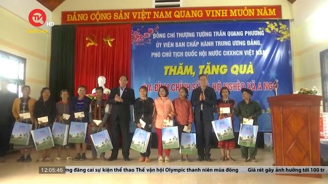 Phó Chủ tịch Quốc hội Trần Quang Phương tặng quà tết tại Đakrông, Quảng Trị 