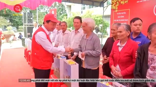 Phó Chủ tịch Quốc hội Nguyễn Khắc Định thăm, chúc Tết gia đình khó khăn và công nhân tỉnh Ninh Thuận 