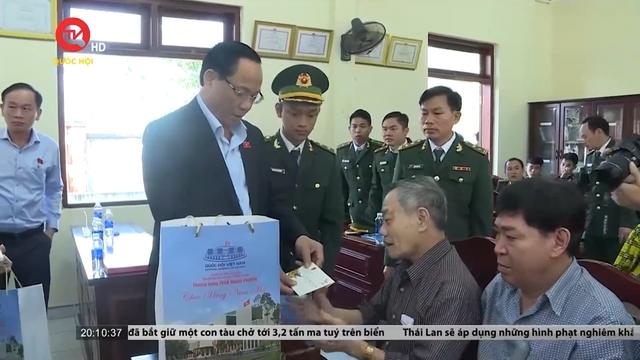Phó Chủ tịch Quốc hội Trần Quang Phương thăm, chúc tết cán bộ, chiến sĩ và nhân dân Bình Sơn