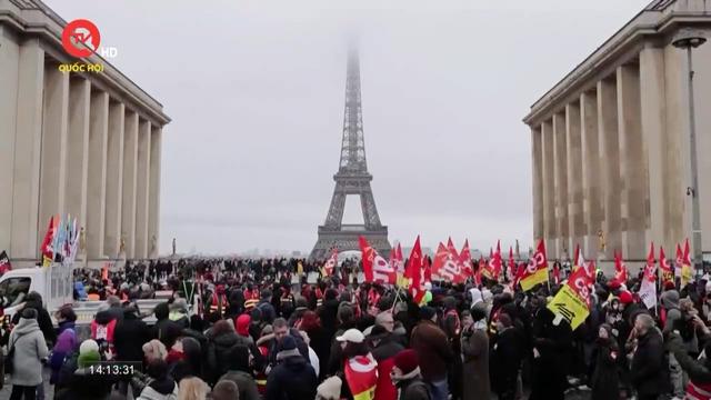 Biểu tình phản đối luật nhập cư mới tại Pháp 