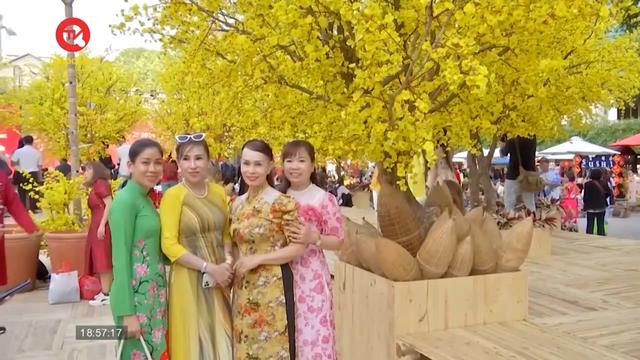 Rực rỡ lễ hội Tết Việt Giáp Thìn 2024 