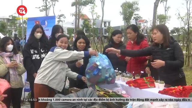 Thừa Thiên Huế: Độc đáo mô hình "đổi rác lấy quà" ngày chủ nhật