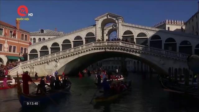 Khai màn Lễ hội hóa trang Venice, Italy 