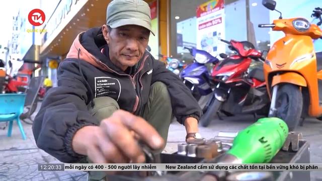 Người đàn ông 30 năm sửa xe miễn phí ở Đà Nẵng