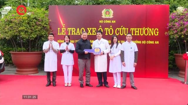 Bộ trưởng Bộ Công an thăm, tặng quà nhân dân và cán bộ chiến sỹ tỉnh Sơn La 