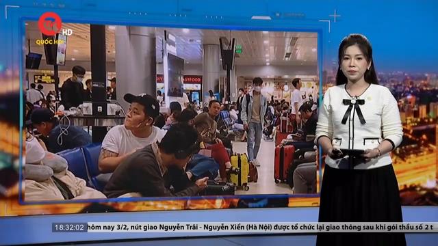 Sân bay Tân Sơn Nhất đông nghẹt ngày 24 Tết
