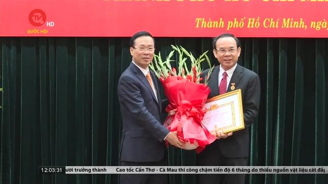 Chủ tịch nước trao huy hiệu 45 tuổi Đảng tặng đồng chí Nguyễn Văn Nên