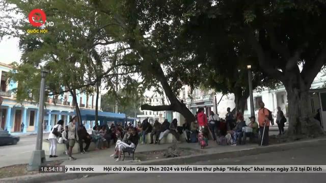 Cuba hoãn kế hoạch tăng giá dịch vụ giao thông công cộng 