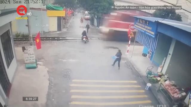 Điểm mù giao thông: Tử vong khi cố vượt qua đường tàu