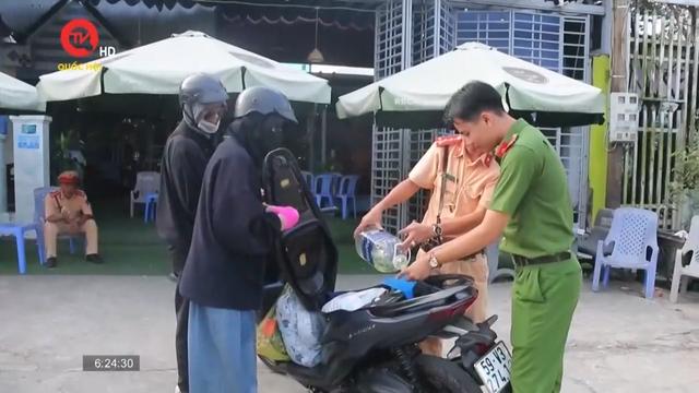 Sóc Trăng: Hỗ trợ xăng, nước uống miễn phí cho người dân về quê đón Tết