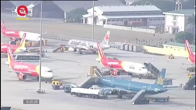 Hơn 300 chuyến bay rỗng "cứu" hành khách bị kẹt lại sân bay Tân Sơn Nhất