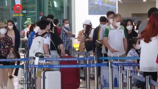 Hàng trăm chuyến bay “rỗng” về Tân Sơn Nhất đón khách ra miền Trung, miền Bắc