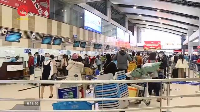 Hơn 100.000 lượt hành khách qua sân bay Nội Bài trong ngày cao điểm Tết