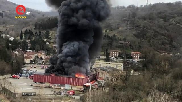 Cháy lớn tại nhà máy tái chế chứa 900 tấn pin lithium ở Pháp