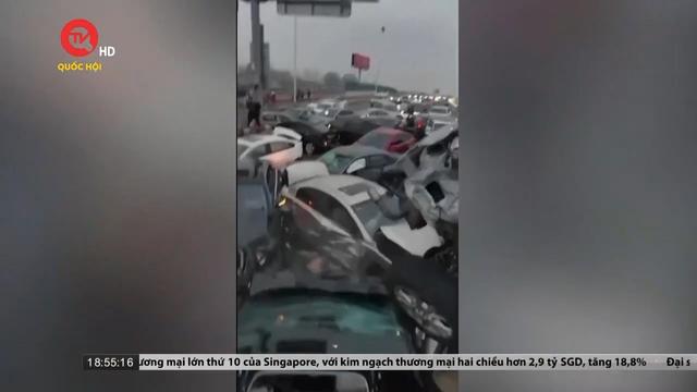Cụm tin quốc tế: 100 xe ô tô va chạm liên hoàn trên đường cao tốc ở Trung Quốc