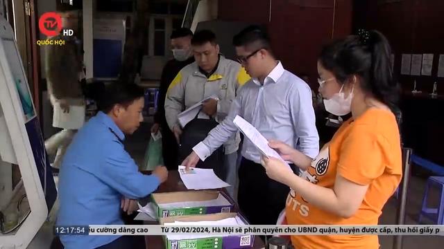 Sau nghỉ Tết, người dân đổ xô đi cấp đổi giấy phép lái xe tại Hà Nội
