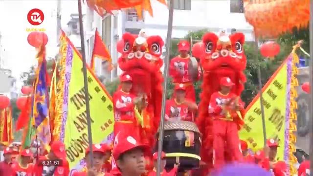 500 người Hoa ở TP HCM hóa trang diễu hành trước Tết Nguyên tiêu