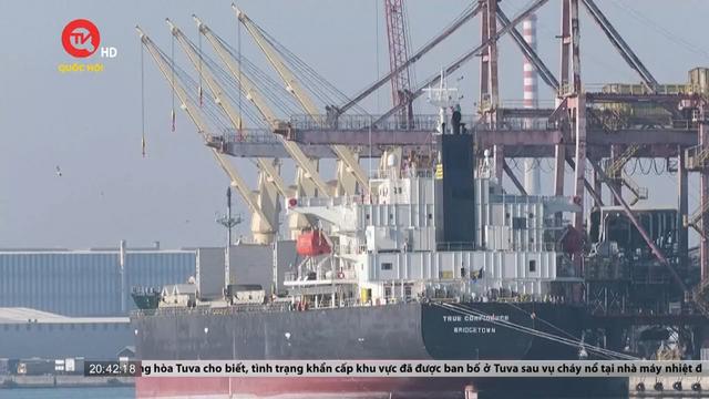 Houthi tấn công tàu hàng khiến ít nhất 7 người thương vong trên biển Đỏ