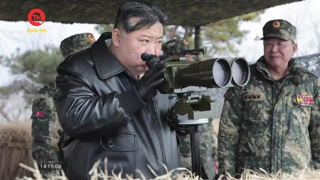  Lãnh đạo triều tiên Kim Jong-Un chỉ đạo tập trận bắn pháo