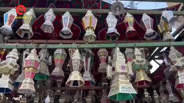 Người dân Ai Cập mua sắm dịp lễ Ramadan trong điều kiện khủng hoảng kinh tế
