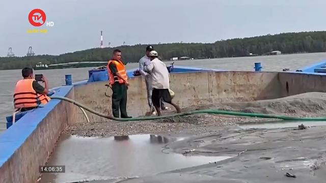 Bắt giữ 2 sà lan chở cát lậu ở Cần Giờ