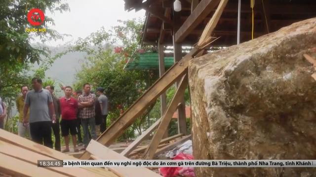 Quảng Nam: Nổ mìn đá lăn sập nhà dân