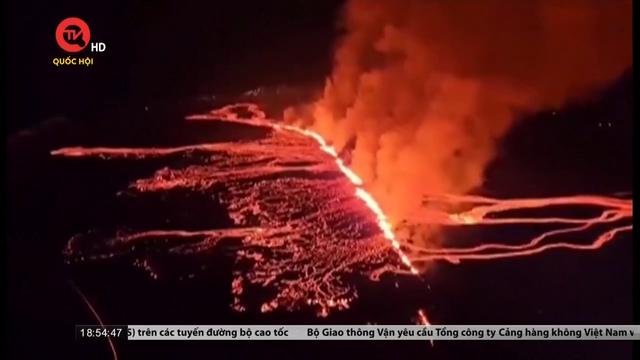 Iceland ban bố tình trạng khẩn cấp vì núi lửa phun trào 