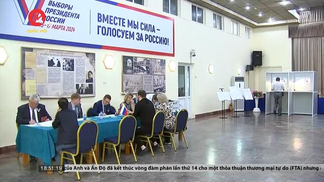 Cử tri Nga bỏ phiếu bầu Tổng thống tại Hà Nội 