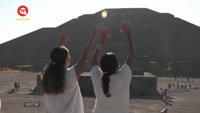 Mexico đón tiết xuân phân ở kim tự tháp mặt trời