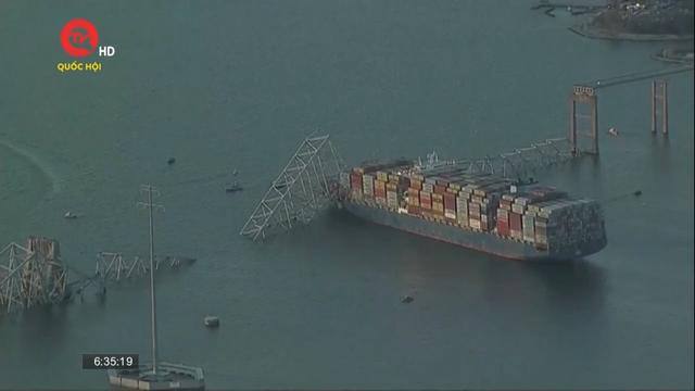 Tàu container tông sập cầu ở Mỹ