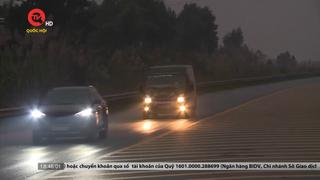 Lắp đèn tràn lan trên cao tốc: Có lãng phí?