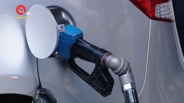 Giá xăng tăng mạnh gần chạm mốc 25.000 đồng, giá dầu giảm
