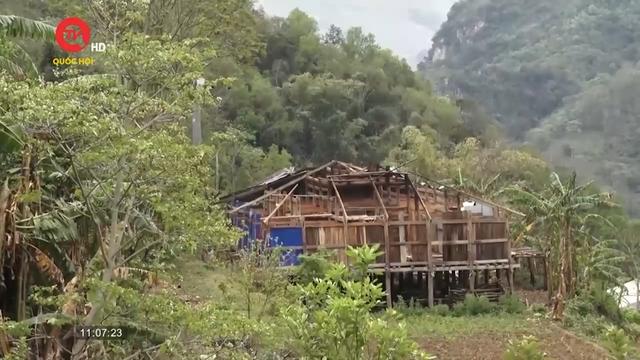Giông lốc gây tốc mái nhiều nhà dân ở Cao Bằng
