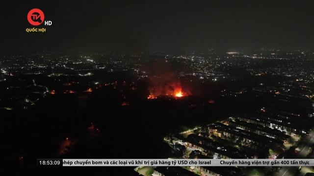 Cháy lớn tại kho đạn ở ngoại ô Jakarta, Indonesia
