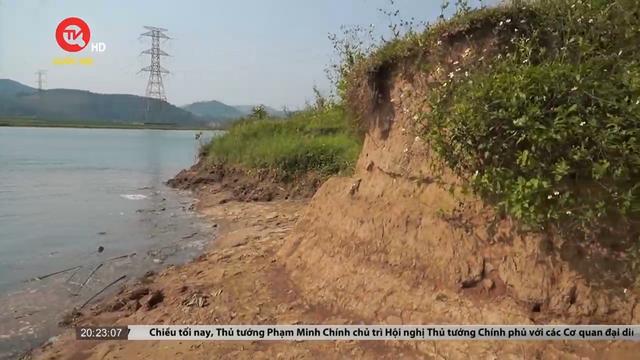 Quảng Bình: Người dân ngăn chặn tàu hút cát trên sông Son