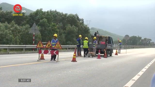 Đường dây nóng hỗ trợ phương tiện trên cao tốc Cam Lộ - La Sơn