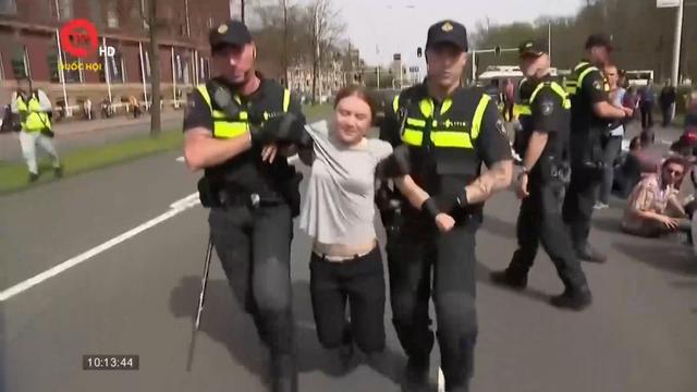 Nhà hoạt động Greta Thunberg bị bắt giữ 2 lần trong 1 ngày