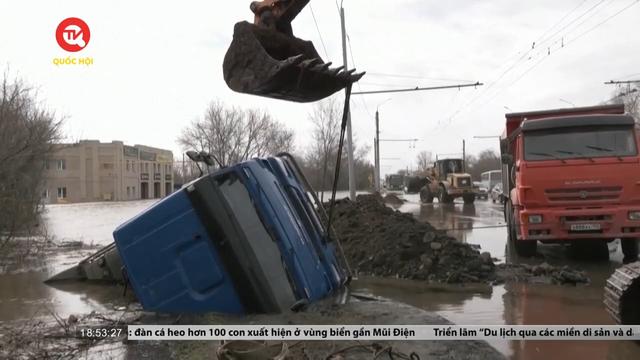 Hàng chục nghìn người ở Nga và Kazakhstan phải sơ tán do lũ lụt 