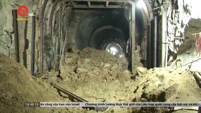 Khẩn trương khắc phục sự cố sạt lở hầm đường sắt Bãi Gió