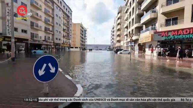 Dubai khắc phục hậu quả sau trận mưa lịch sử