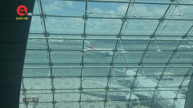 Hành khách mắc kẹt tại sân bay quốc tế Dubai do mưa lớn