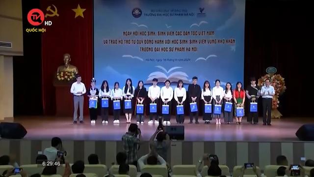 Đại học Sư phạm Hà Nội trao hỗ trợ tới 16 sinh viên người dân tộc