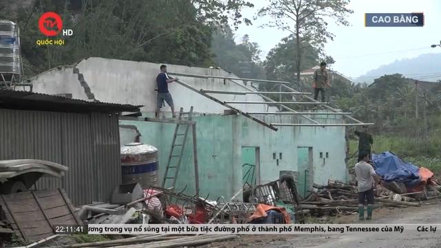 Cụm tin trong nước: Giông lốc khiến hơn 900 ngôi nhà bị tốc mái tại Cao Bằng