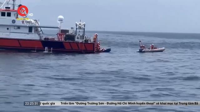 Quảng Ngãi: Huy động lực lượng tìm kiếm các nạn nhân mât tích trong vụ chìm sà lan trên biển
