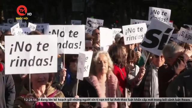 Người dân Tây Ban Nha kêu gọi thủ tướng không từ chức