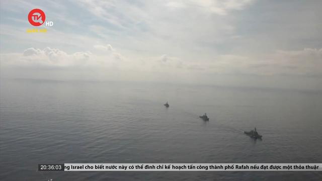 Houthi tập kích 4 tàu hàng và chiến hạm Mỹ