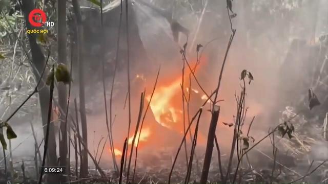 Khống chế đám cháy rừng tại huyện Văn Bàn, tỉnh Lào Cai