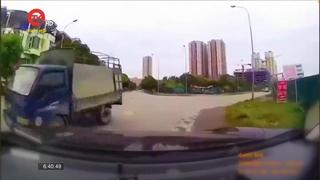 Điểm mù giao thông: Tước GPLX tài xế xe khách Phương Trang vì vượt ẩu