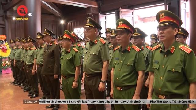 2 Đại tướng dâng hương tưởng niệm các anh hùng liệt sỹ tại Điện Biên
