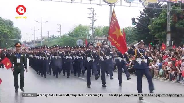 Sôi nổi hào hùng lễ diễu binh, diễu hành trên những con đường, tuyến phố ở Điện Biên